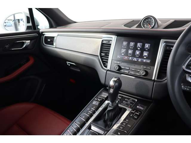 Porsche MACAN 2017-09 196605-18
