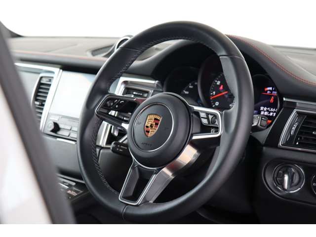 Porsche MACAN 2017-09 196605-11