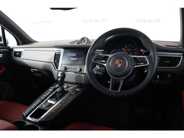 Porsche MACAN 2017-09 196605-13