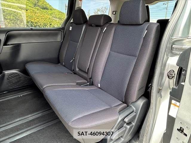 Toyota NOAH 2019-02 242896-17