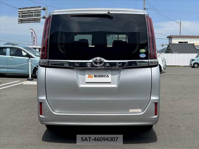 Toyota NOAH 2019-02 242896-13