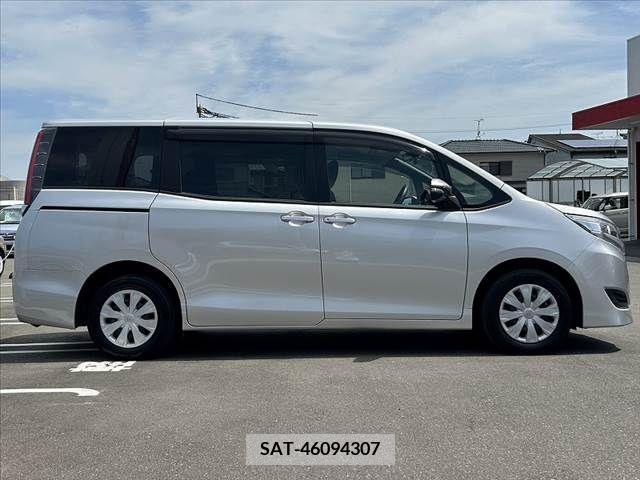 Toyota NOAH 2019-02 242896-11