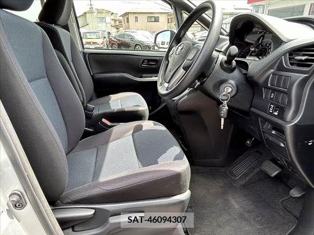 Toyota NOAH 2019-02 242896-15