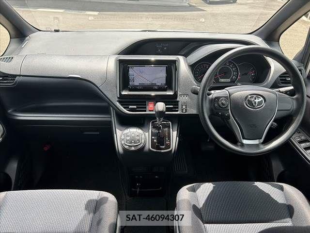 Toyota NOAH 2019-02 242896-1