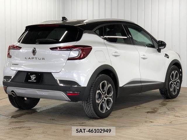 Renault CAPTUR 2021-07 372814-16