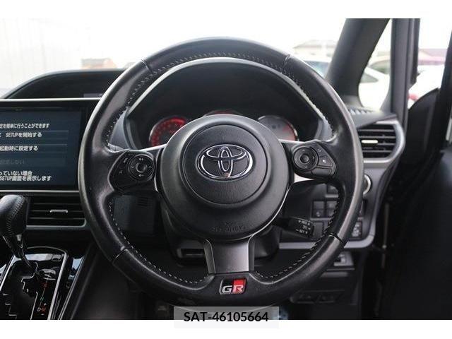 Toyota NOAH 2017-11 216937-14