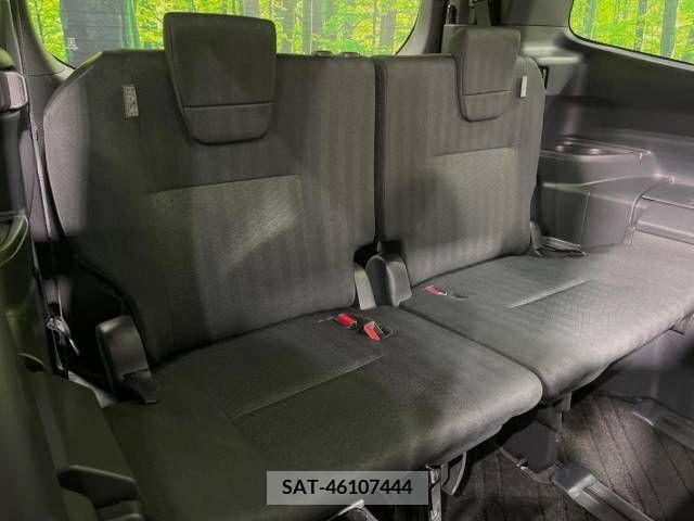 Toyota VOXY 2023-04 206904-10