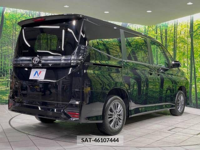 Toyota VOXY 2023-04 206904-18