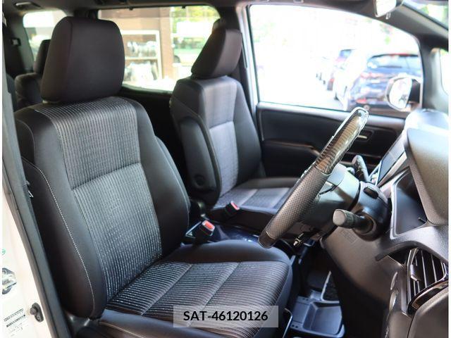Toyota VOXY 2017-12 291113-19