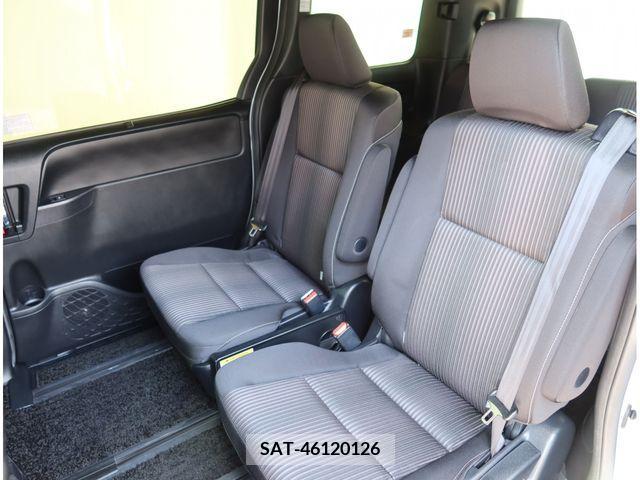 Toyota VOXY 2017-12 291113-22
