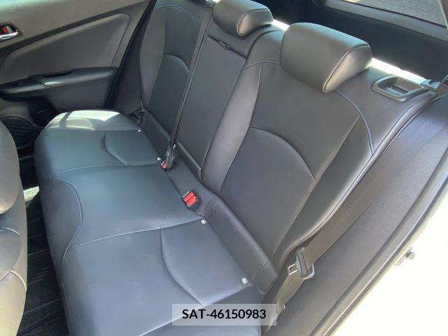 Toyota PRIUS 2019-10 235832-19