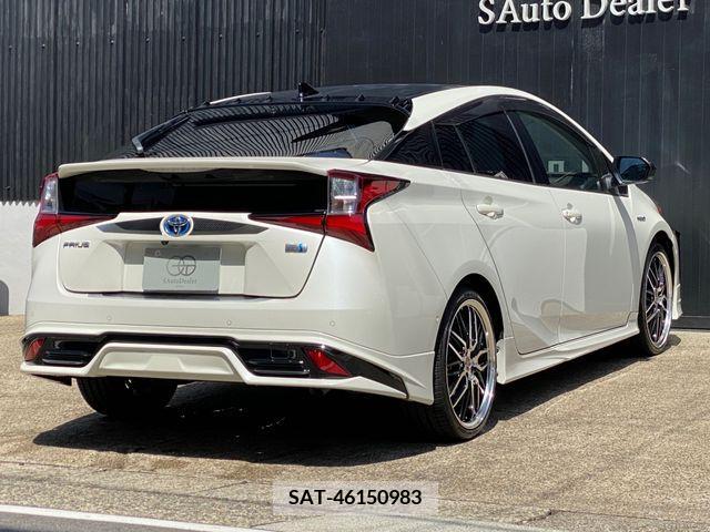 Toyota PRIUS 2019-10 235832-6