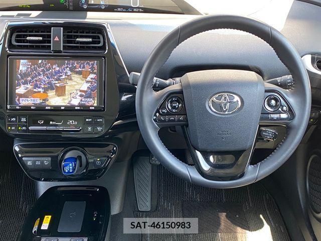 Toyota PRIUS 2019-10 235832-13