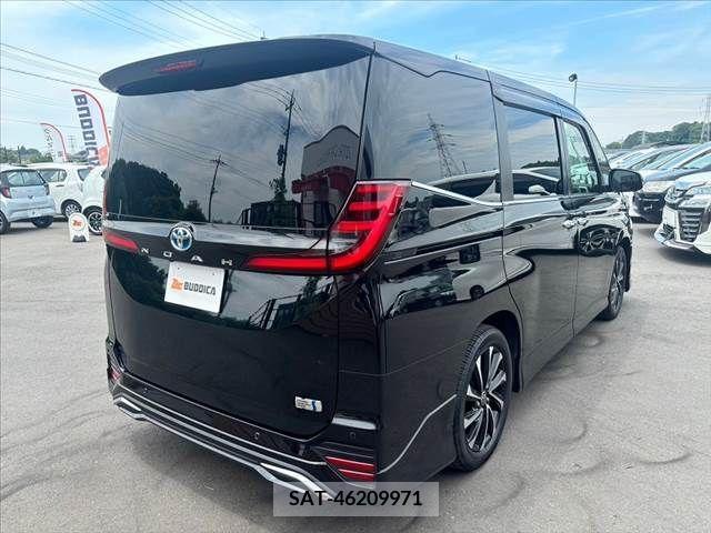 Toyota NOAH HYBRID 2022-08 333190-12