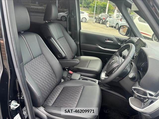 Toyota NOAH HYBRID 2022-08 333190-15