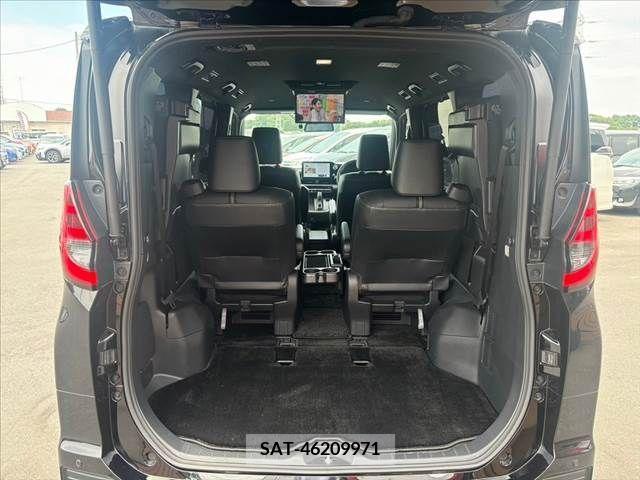 Toyota NOAH HYBRID 2022-08 333190-18