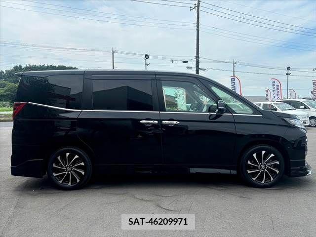 Toyota NOAH HYBRID 2022-08 333190-11