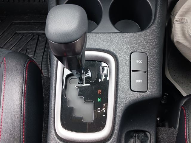 Toyota HILUX 2022-11 196446-21