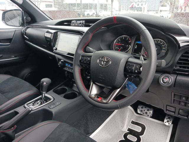 Toyota HILUX 2022-11 196446-12