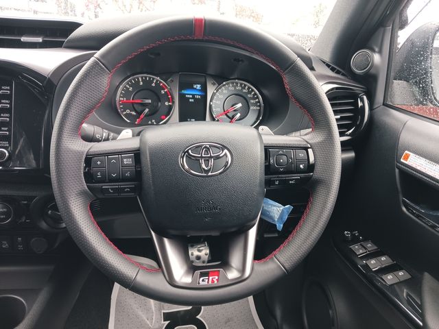 Toyota HILUX 2022-11 196446-14