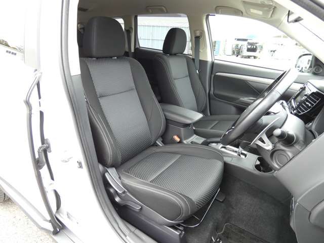 Mitsubishi OUTLANDER 2015-09 180629-6