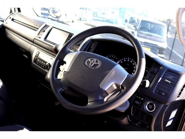 Toyota HIACE VAN 2017-01 182460-12