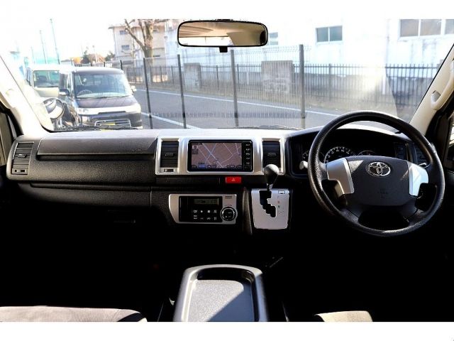 Toyota HIACE VAN 2017-01 182460-1
