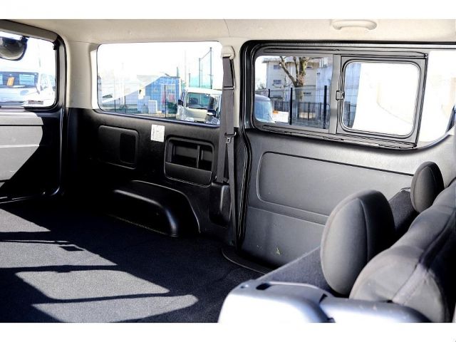 Toyota HIACE VAN 2017-01 182460-15