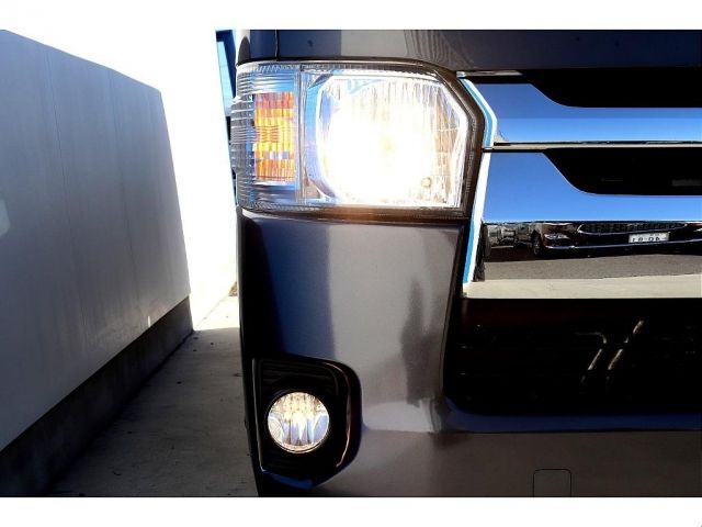 Toyota HIACE VAN 2017-01 182460-8