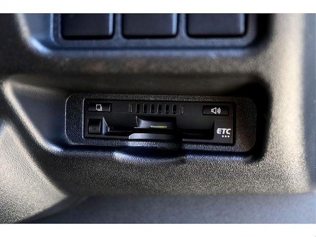 Toyota HIACE VAN 2017-01 182460-19