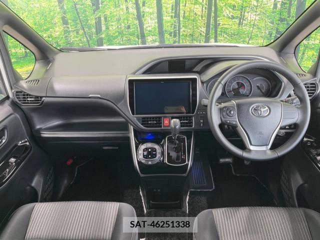 Toyota VOXY 2018-12 211816-1