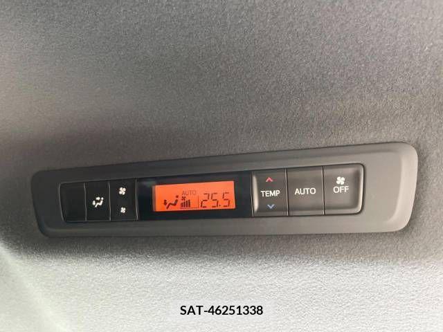 Toyota VOXY 2018-12 211816-7