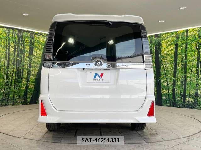 Toyota VOXY 2018-12 211816-16