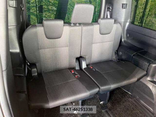 Toyota VOXY 2018-12 211816-10