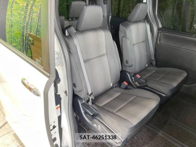 Toyota VOXY 2018-12 211816-9