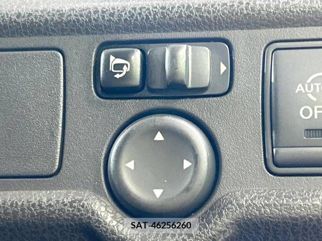 Nissan NOTE 2013-10 327680-5