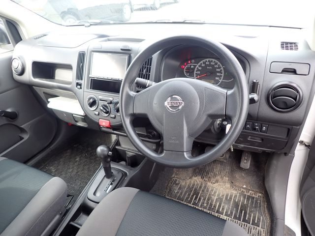 Nissan NV150 AD 2018-11 182639-1