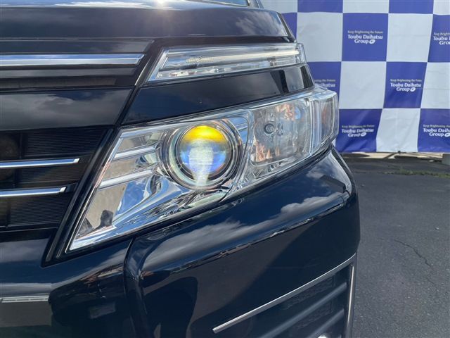 Toyota VOXY 2015-03 19017-10