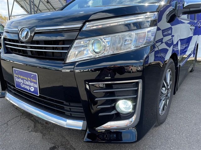 Toyota VOXY 2015-03 19017-8