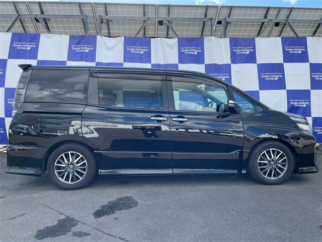 Toyota VOXY 2015-03 19017-3