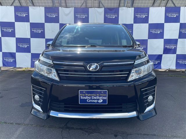 Toyota VOXY 2015-03 19017-1