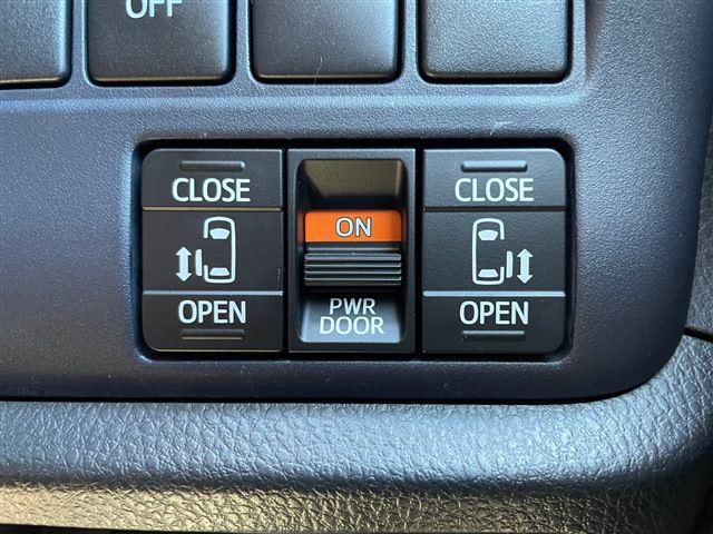 Toyota VOXY 2015-03 19017-26