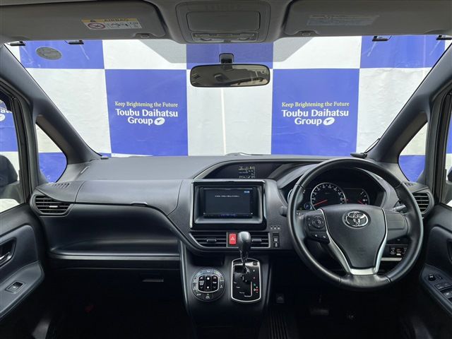 Toyota VOXY 2015-03 19017-16