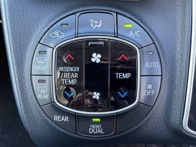Toyota VOXY 2015-03 19017-24