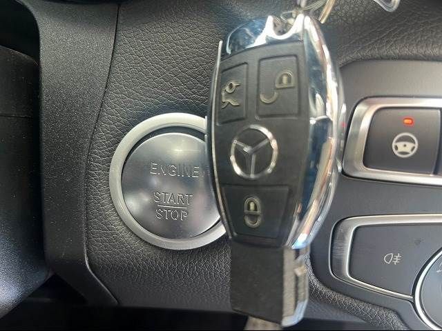 Mercedes Benz C-CLASS 2018-06 22939-10