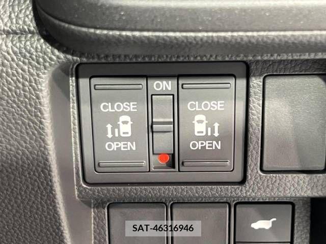 Honda e 2023-11 337955-4