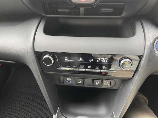 Toyota YARIS CROSS 2023-11 184273-16