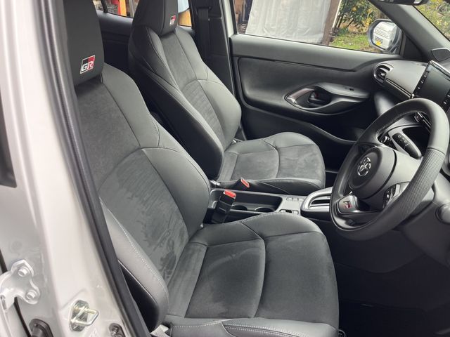 Toyota YARIS CROSS 2023-11 184273-18