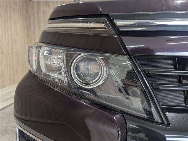 Toyota VOXY 2014-07 27544-9