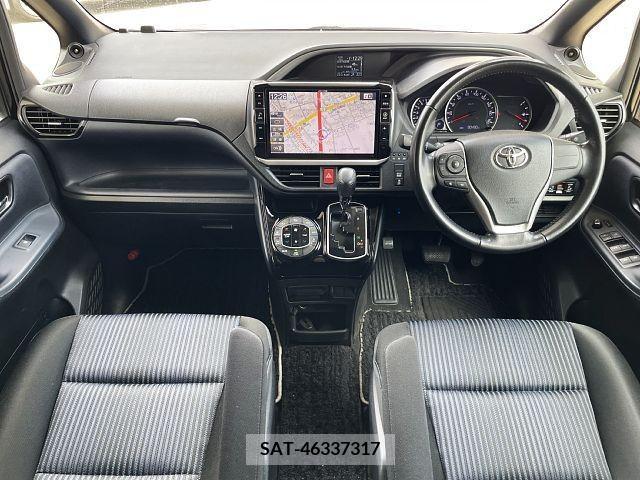 Toyota VOXY 2017-03 321497-1